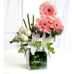 Zarafetin Büyüsü Güller ve Lilyumlar